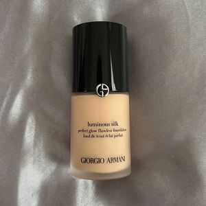 Armani Beauty Luminous Silk Perfect Glow Flawless Oil-Free Foundation